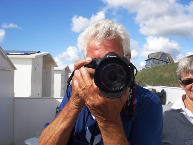 Henk Willemstein met fotocamera